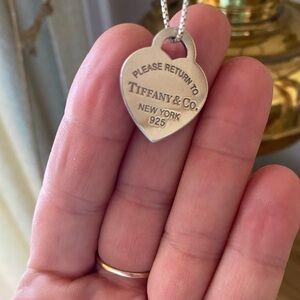Pendant only! Tiffany and Company 925 sterling silver Return to Tiffany heart.